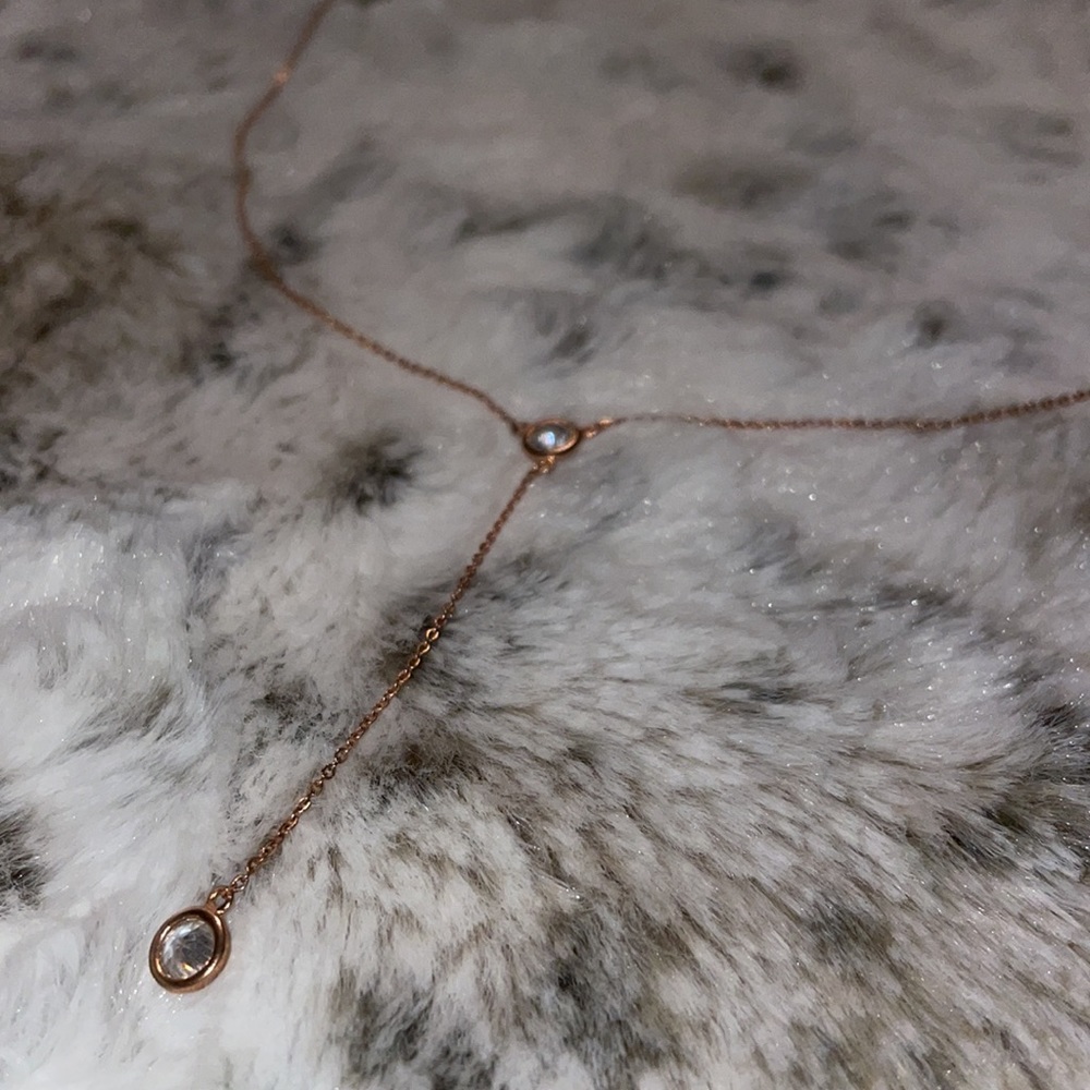 Rose gold necklace with rhinestone